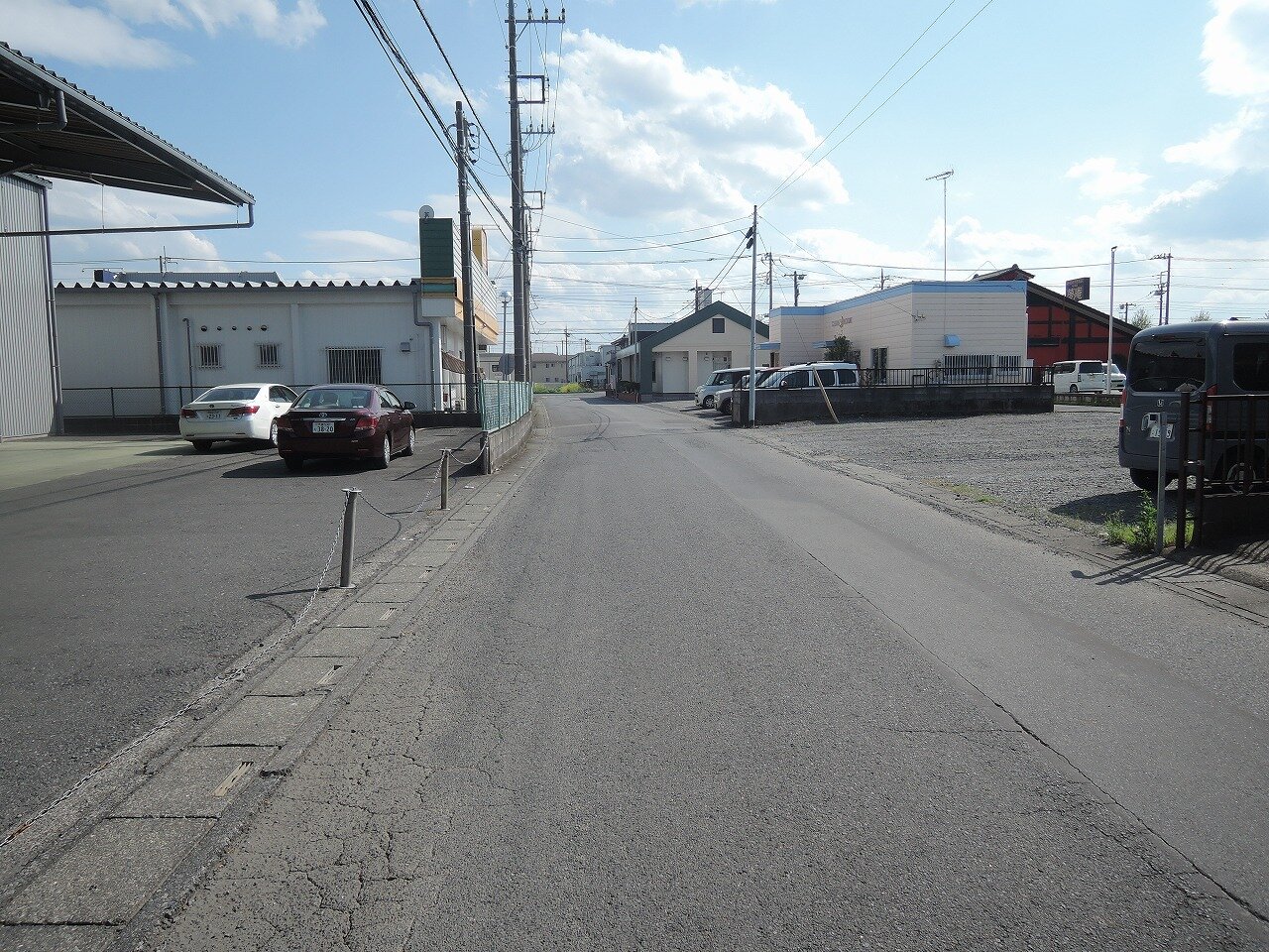 西側前面道路