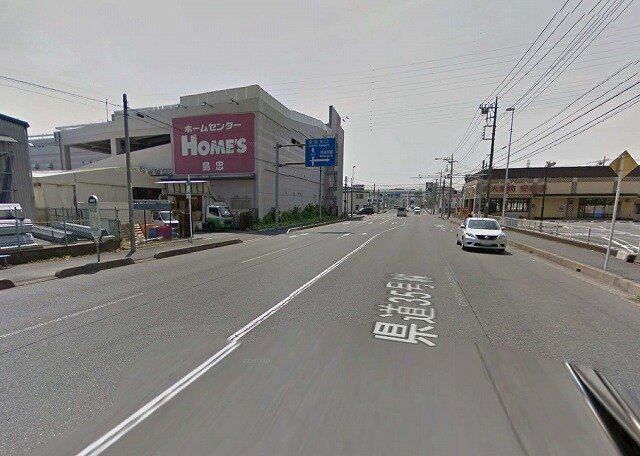 西側前面道路