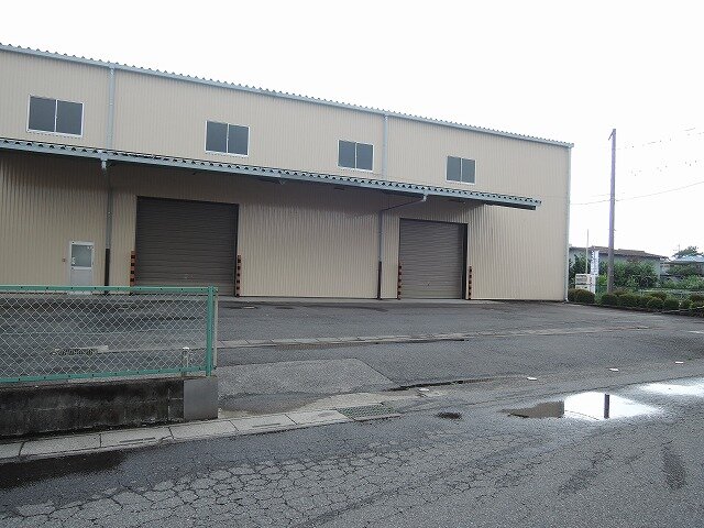 二階建て倉庫　前面ヤード