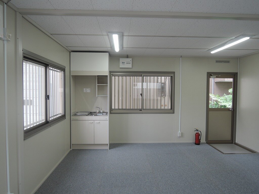 倉庫内部