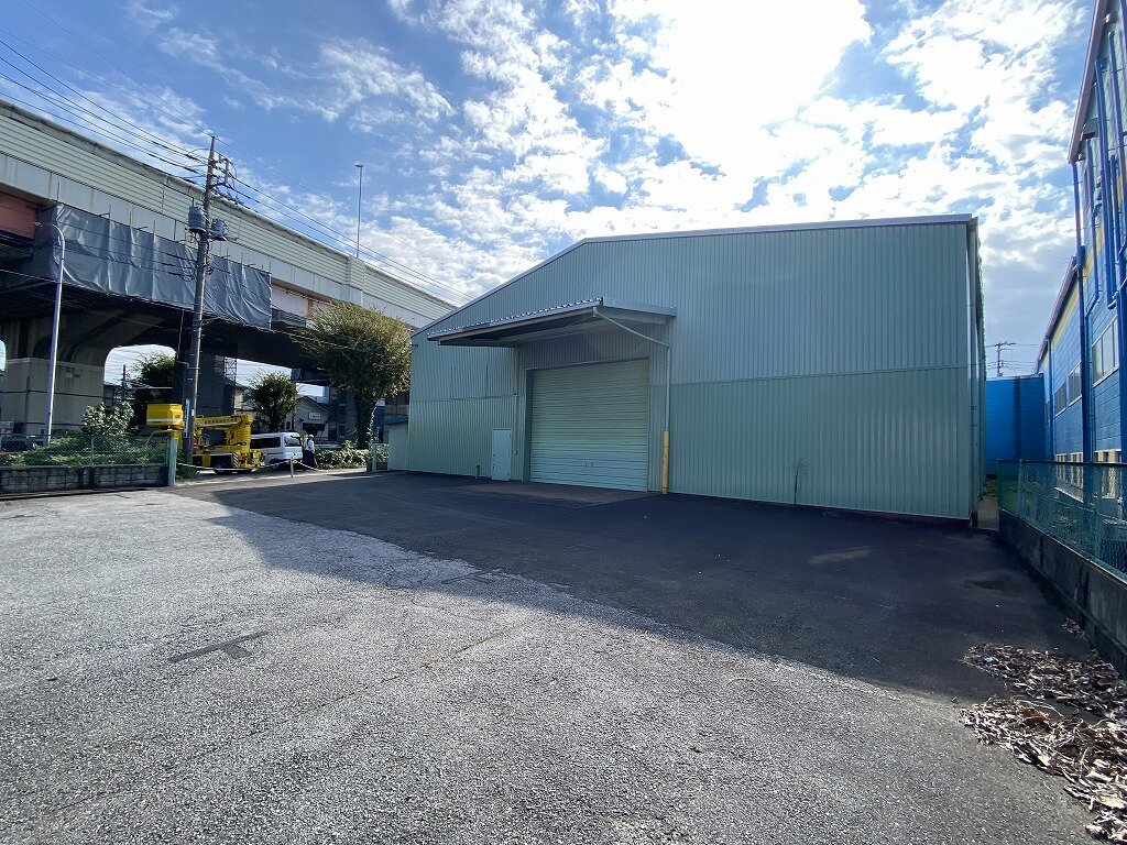 倉庫正面