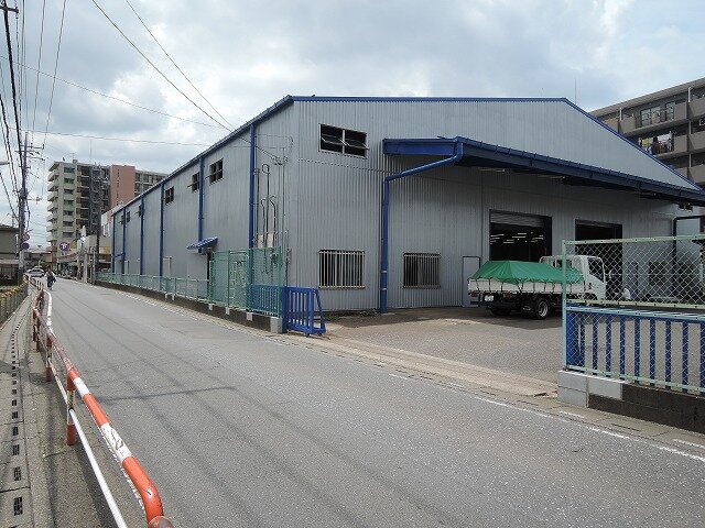 東側前面道路