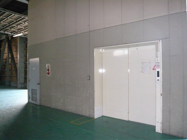 荷揚げ用エレベーター