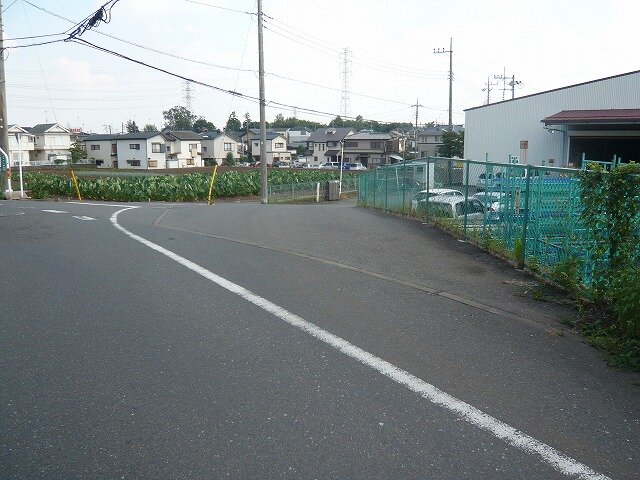 倉庫進入路