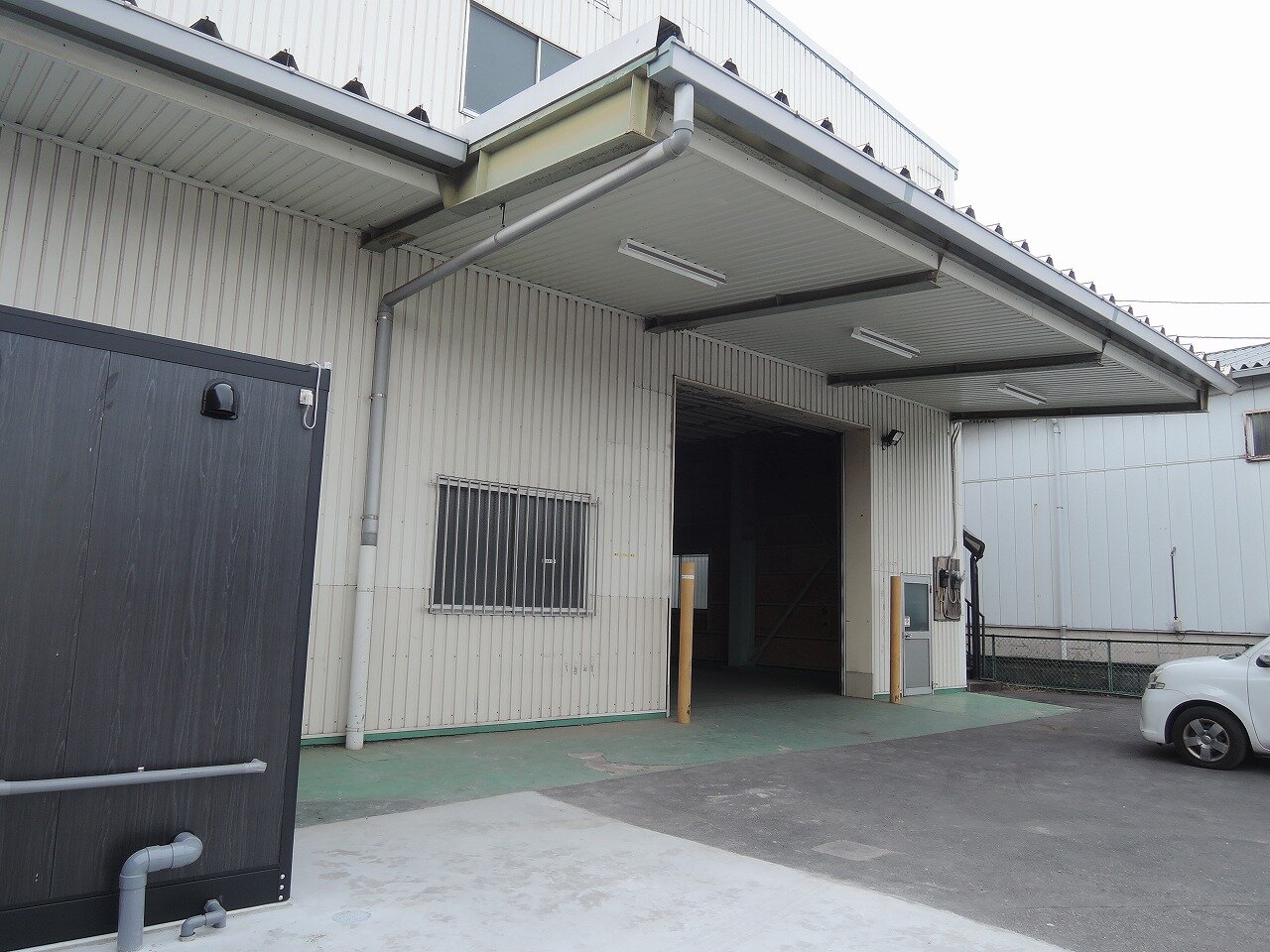 倉庫正面